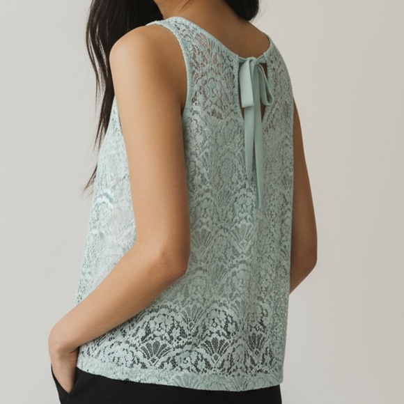 CHLOE K · MINT FLORAL LACE SLEEVELESS TOP - MEDIUM - Picture 1 of 3